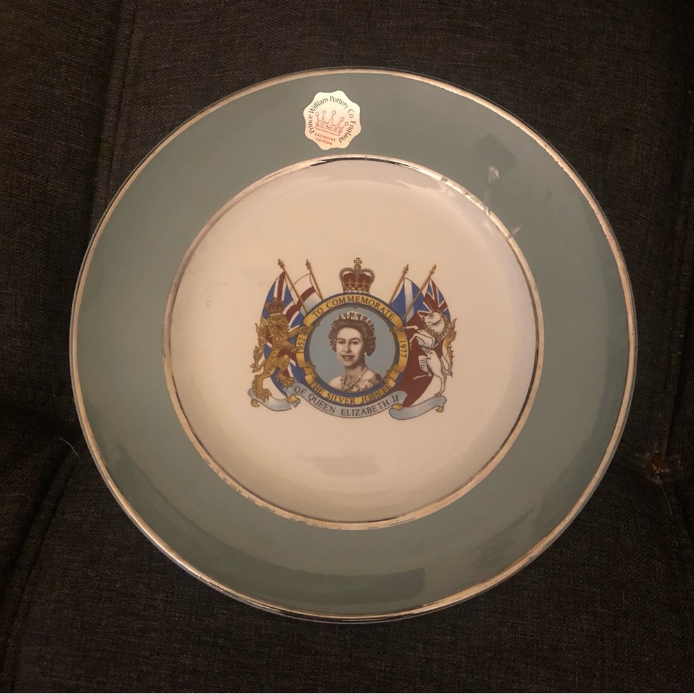 Queen Elizabeth Commemorative Plate Jubilee; Vintage PRETTY